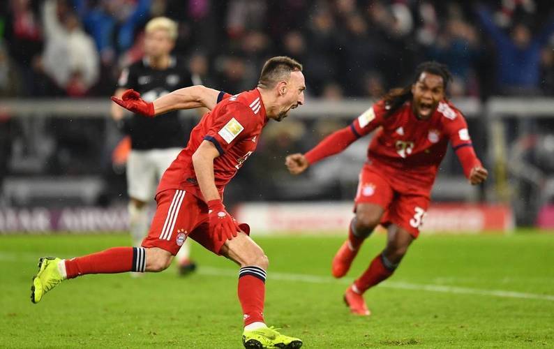 莱红牛主场迎战科隆,攻防矛盾激烈,双方战术碰撞激烈,争夺德甲争四席位。